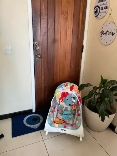 Cadeirinha Descanso Fisher Price ! Toca melodias linda ! Balancinho