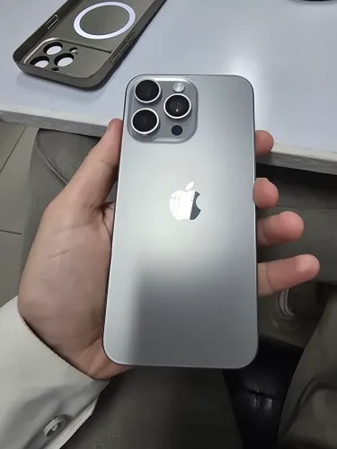 Iphone 15 pro max pra vender logo 4200 reais (único dono)