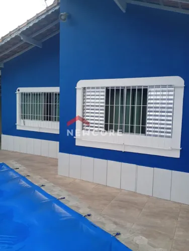 Casa em Avenida Doutor Roberto de Almeida Vinhas - Flórida - Praia Grande/SP