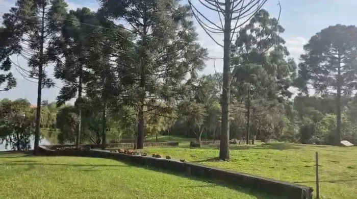Terreno de 2.799 m2 em condomínio fechado.