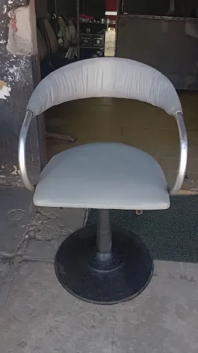 Cadeira de salão (não é hidráulica)
