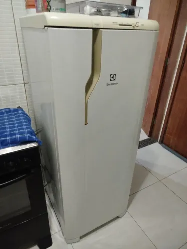 Vendo geladeira 
