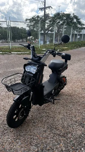 Vendo moto elétrica com algumas avarias na carenagem 