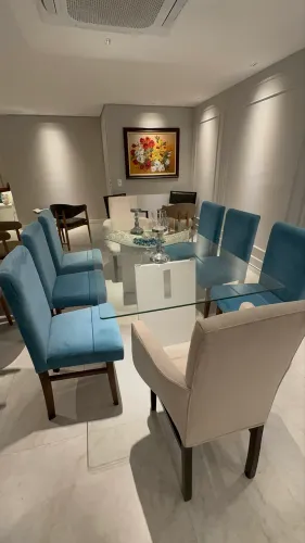 Mesa De Jantar com 8 cadeiras 