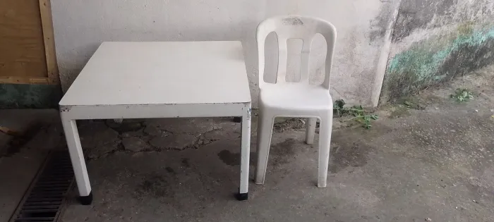 MESINHA COM CADEIRA 