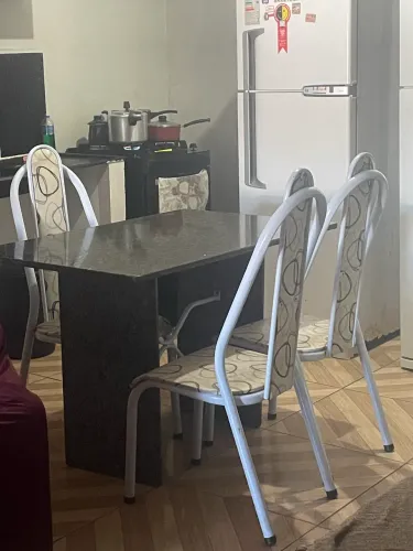 Mesa de Mármore com 4 cadeiras