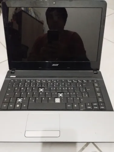 Notebook Acer E1 421 funcionando com detalhes leia 
