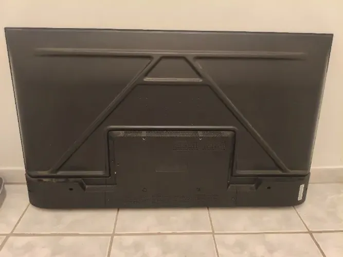 TV TCL (PARA RETIRADA DE PEÇAS OU CONCERTO)