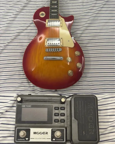 Guitarra Strinberg LesPaul LPS230 Cherry Burst e Pedaleira MOOER GE100