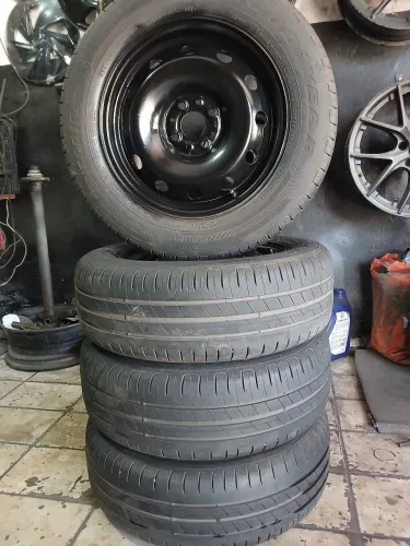 Vendo jogo de Roda de Ferro Fiat aro 15 com os pneus 195.65 
