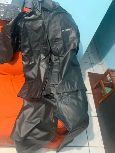 2 capacetes + kit capa para chuva