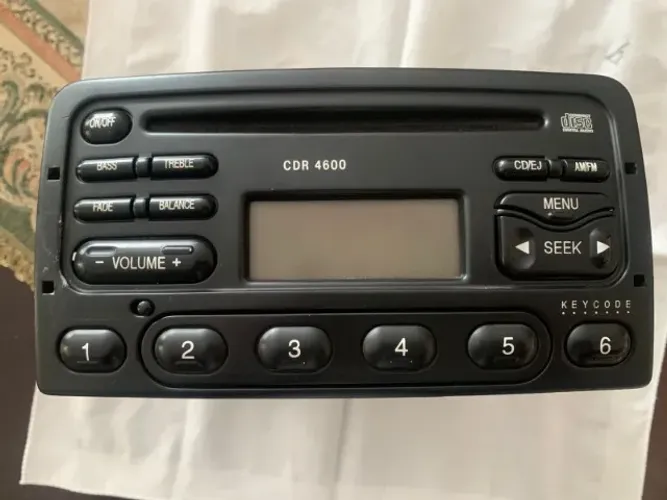 Rádio Ford CDR 4600 p/ Ranger 98 a 2003.  