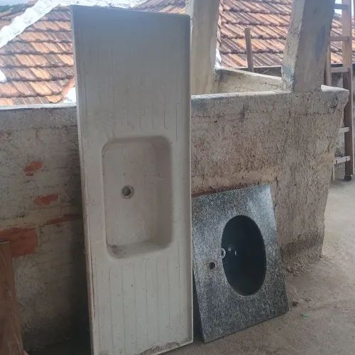 vendo 2 pias.. uma de cozinha 1,50 .. outra de banheiro 55 cm