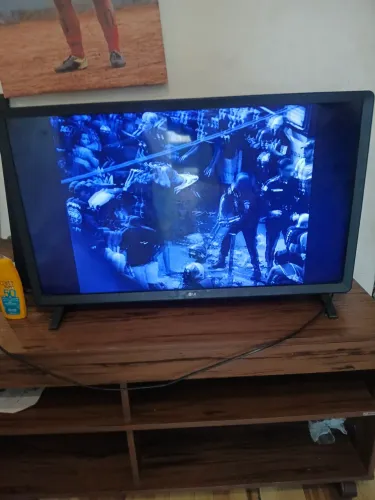 Tv muito nova estou viajando falta 200 reais para eu completar o dinheiro tv toda boa