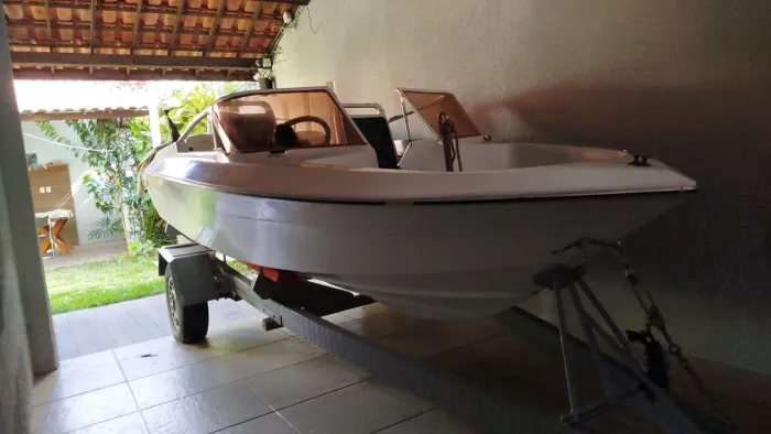 Lancha motor Yamaha 85hp com Power trim e carretinha 