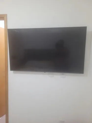 Vendo TV LG com tela danificada