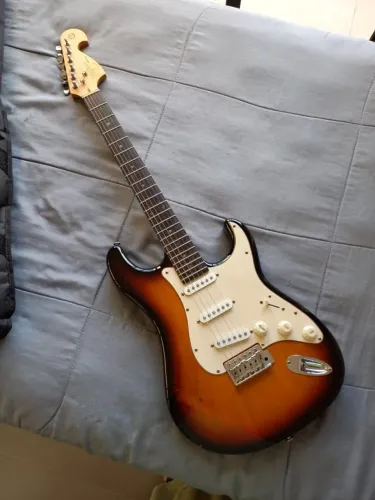Guitarra Tagima 735 special edition com capa e suporte