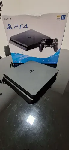 PLAYSTATION 4 SLIM + 1 CONTROLE