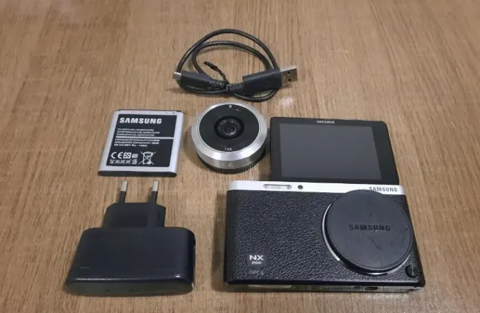 Câmera Digital Samsung NX Mini