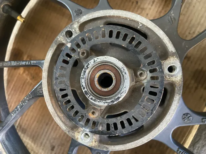 VENDO RODA TRASEIRA FZ25
