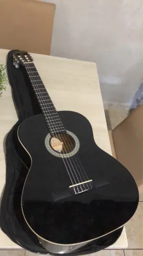 Violão bem conservado