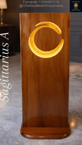 Luminária de Piso.