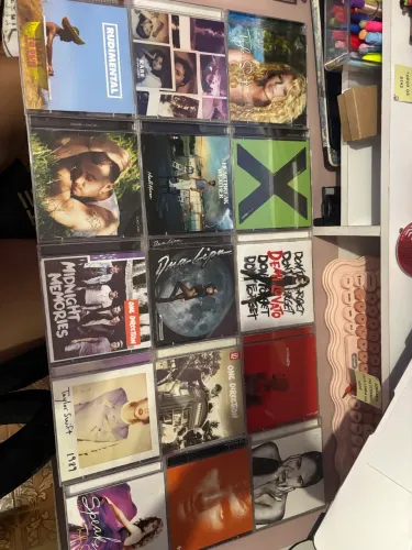 CDS (Taylor Swift, Dua Lipa, Ed Sheeran, One Direction, Justin Bieber, Demi Lovato)