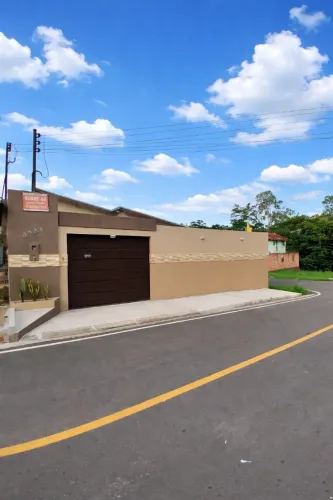 VENDE-SE CASA EM ITACOATIARA, BAIRRO TIRADENTES
