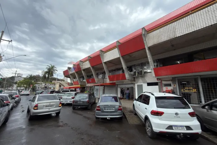 Loja com 34m² na Av. Brasil ao lado da praça da estação - Local com grande fluxo de veícul