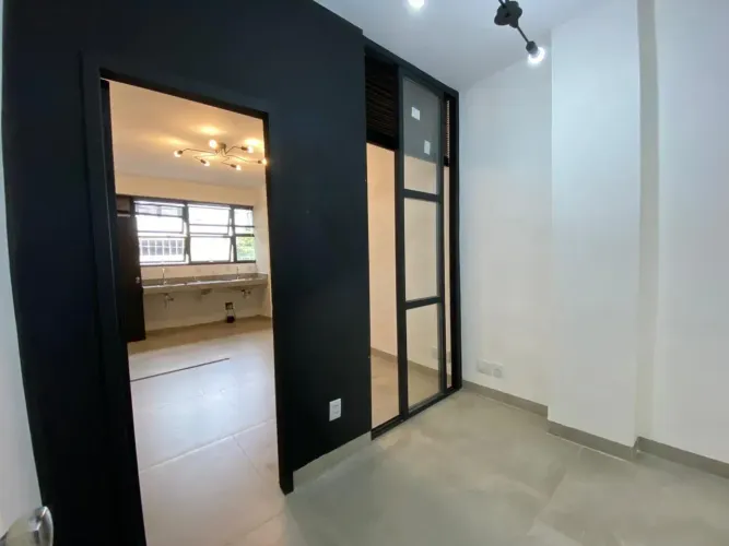 Sala 28m² com Divisória + Vaga de garagem.