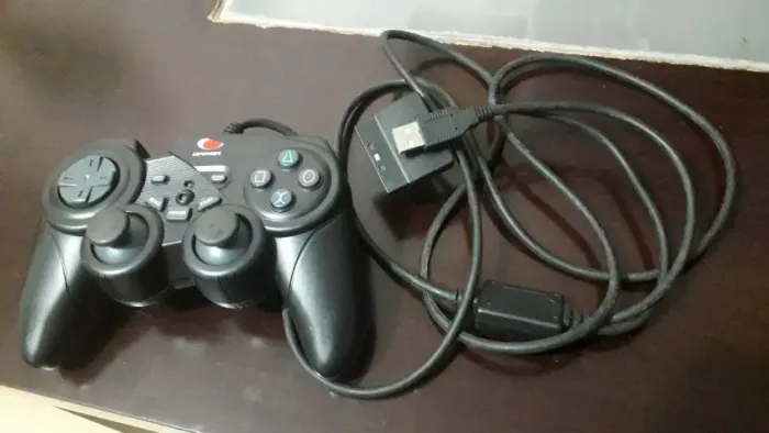 Controle Leadership Gamer modelo Joypad Vibration 1022 usado e conservado