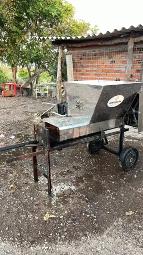 Ensacadora de Silagem Sertaneja 6,5 CV Seminova
