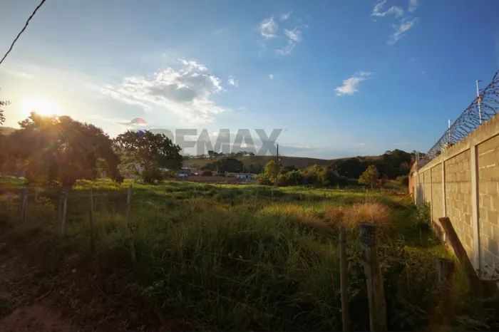 Terreno de 200 m2 a venda na Rua Goiania