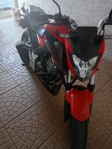 Vendo cb 300 moto de garagem