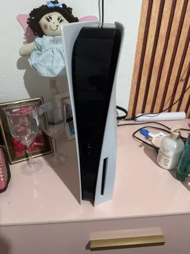 Vendo ps5 com controle e jogos digitais