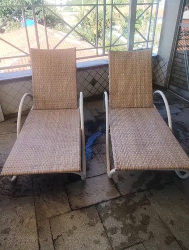 espreguiçadeiras de piscina