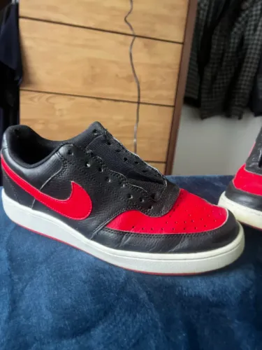 Nike court vision preto e vermelho