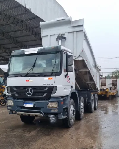 Caçamba Mercedes 4844 Ano 2010 8x4 Actros Basculante 