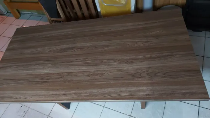 Mesa linda para Sala ou Cozinha. Nas medidas de:1,60 por 0,80 largura por 0,80 altura