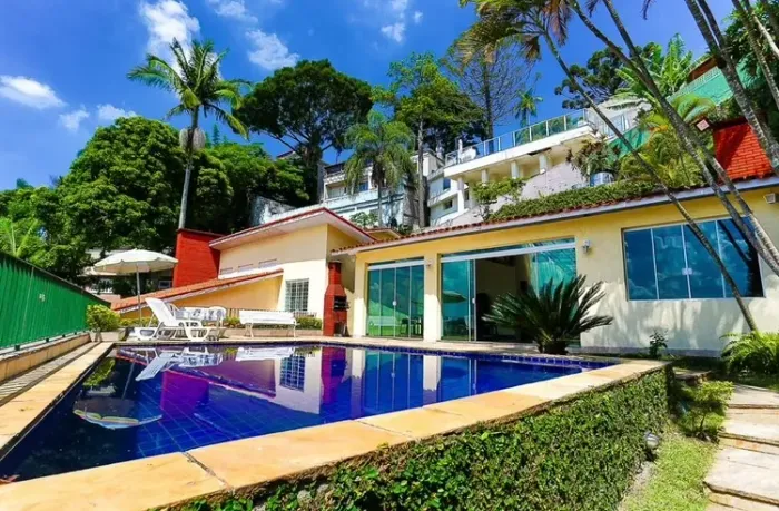Casa excelente em condomínio fechado na Represa Guarapiranga.