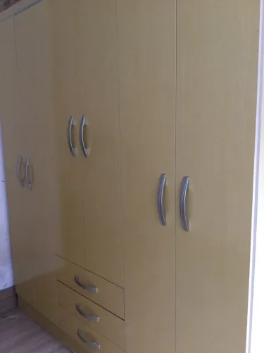 Guarda roupa 6 portas e 3 gavetas
