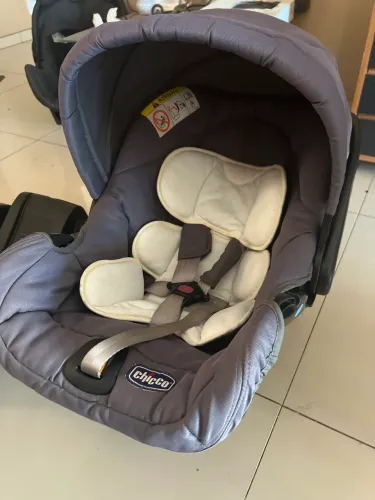 Bebê conforto da chicco com base para carro