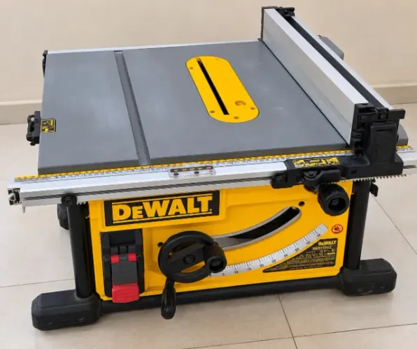 Serra de Bancada DeWALT DWE *W 10? 220V Completa