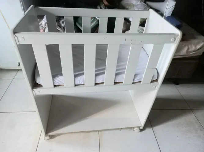 Berço com colchão 