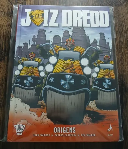 HQ Juiz Dredd: Origens (Mythos, Capa Dura, seminova)