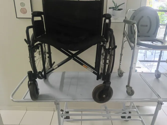 cadeira de roda hospitalar