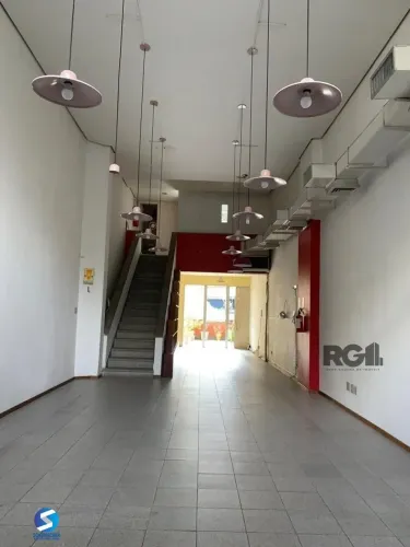 Loja comercial, disponível para venda e locação na Avenida Cristóvão Colombo