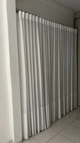 Cortinas branca à venda