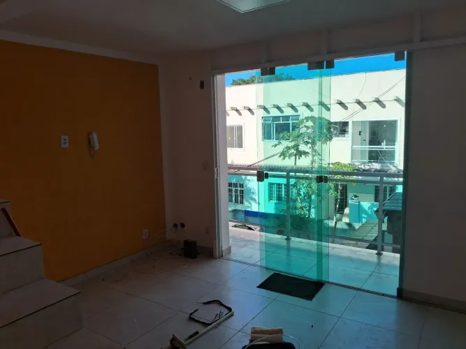 Alugo ou vendo casa triplex em pequeno Condomínio