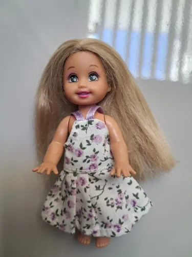 Boneca Kelly irmã da Barbie da Mattel. Produto bem conservado